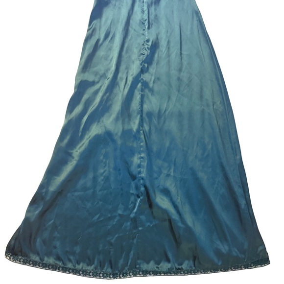 Elegant Green Satin Dress - Picture 4 of 6